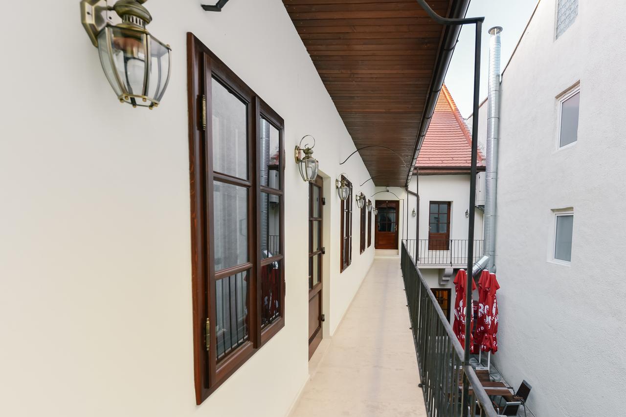 Le Petit Paris Hotell Cluj-Napoca Eksteriør bilde