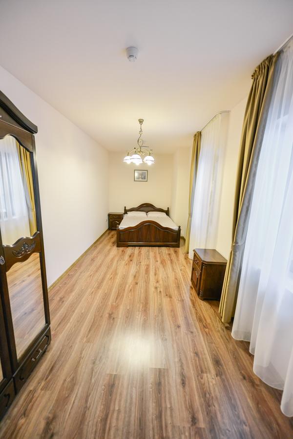 Le Petit Paris Hotell Cluj-Napoca Eksteriør bilde