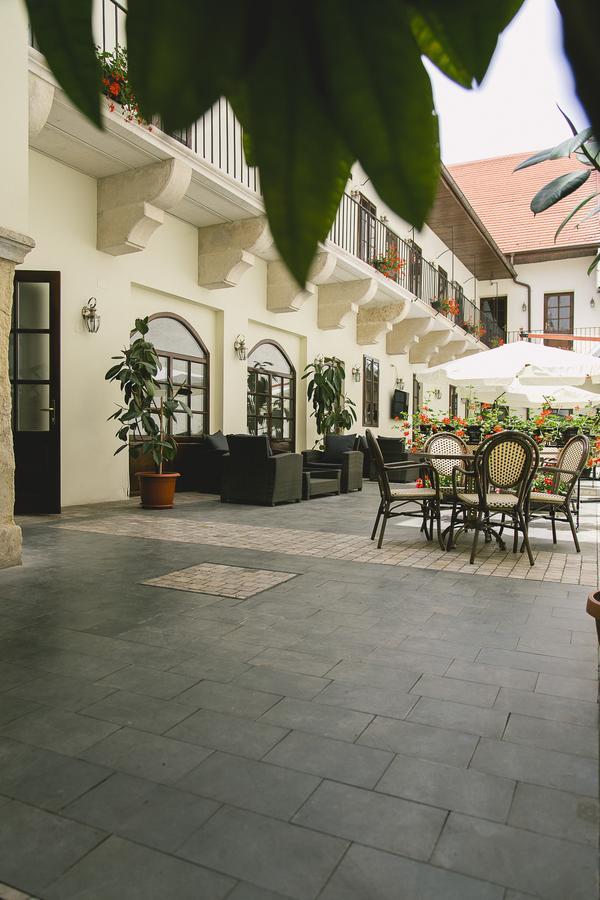 Le Petit Paris Hotell Cluj-Napoca Eksteriør bilde