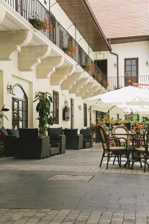 Le Petit Paris Hotell Cluj-Napoca Eksteriør bilde